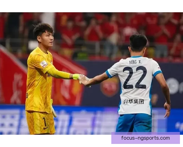 豪门对决引爆焦点战役新星闪耀赛场再创历史纪录球迷沸腾见证巅峰时刻