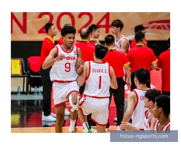 亚洲杯焦点战中国男足逆转取胜新星闪耀全场引爆球迷热情再创佳绩