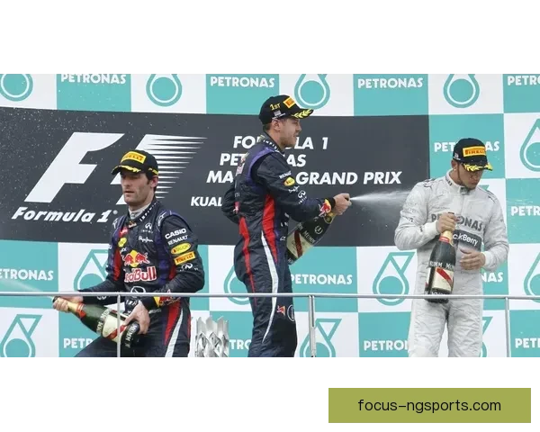 梅赛德斯与红牛激烈对决 法拉利表现引关注的F1赛季动态 梅赛德斯与红牛激烈对决 法拉利表现引关注的F1赛季动态