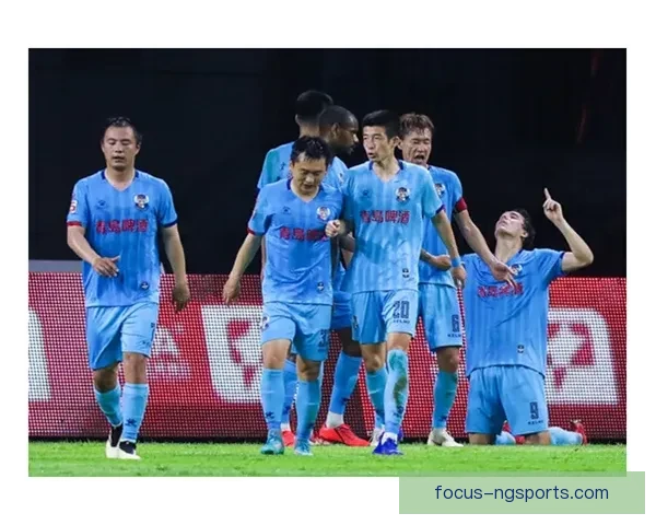 中国足球联赛重燃战火 强强对决上演精彩逆转赛季